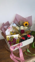 Cesta Romântica com Flores e Chocolates