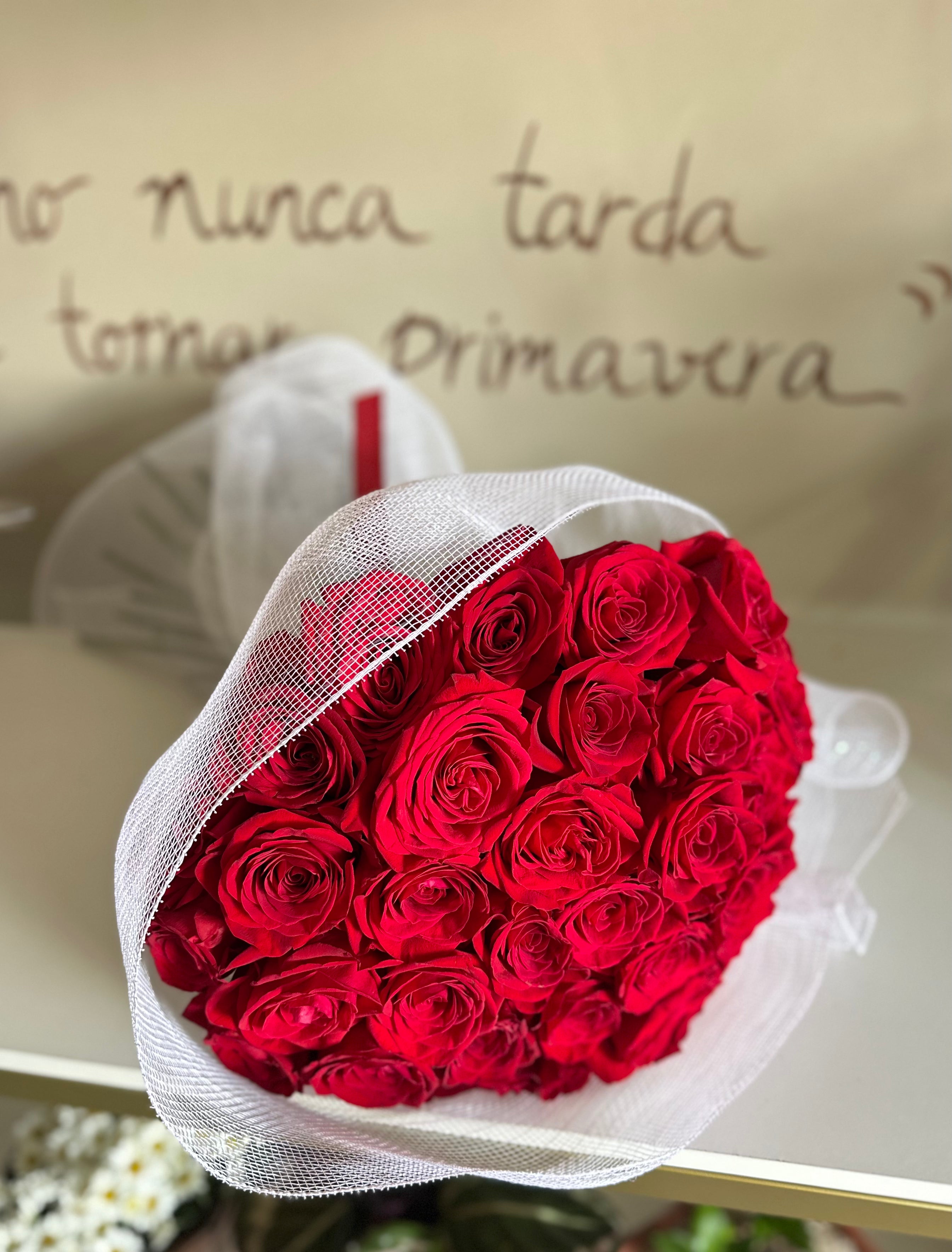 Buquê de 40 Rosas Vermelhas Importadas — Sob Encomenda