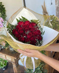 Buquê Encanto em Vermelho — 20 Rosas Nacionais