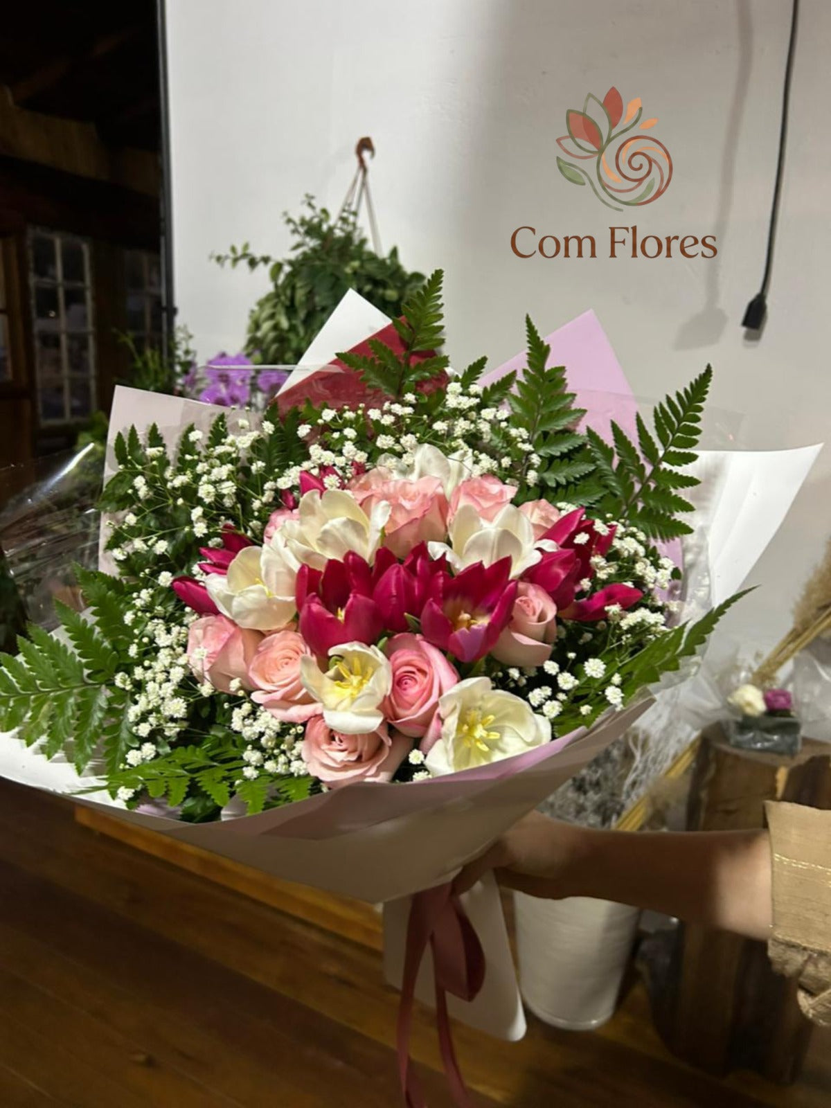 Buquê Romântico de Tulipas e Rosas