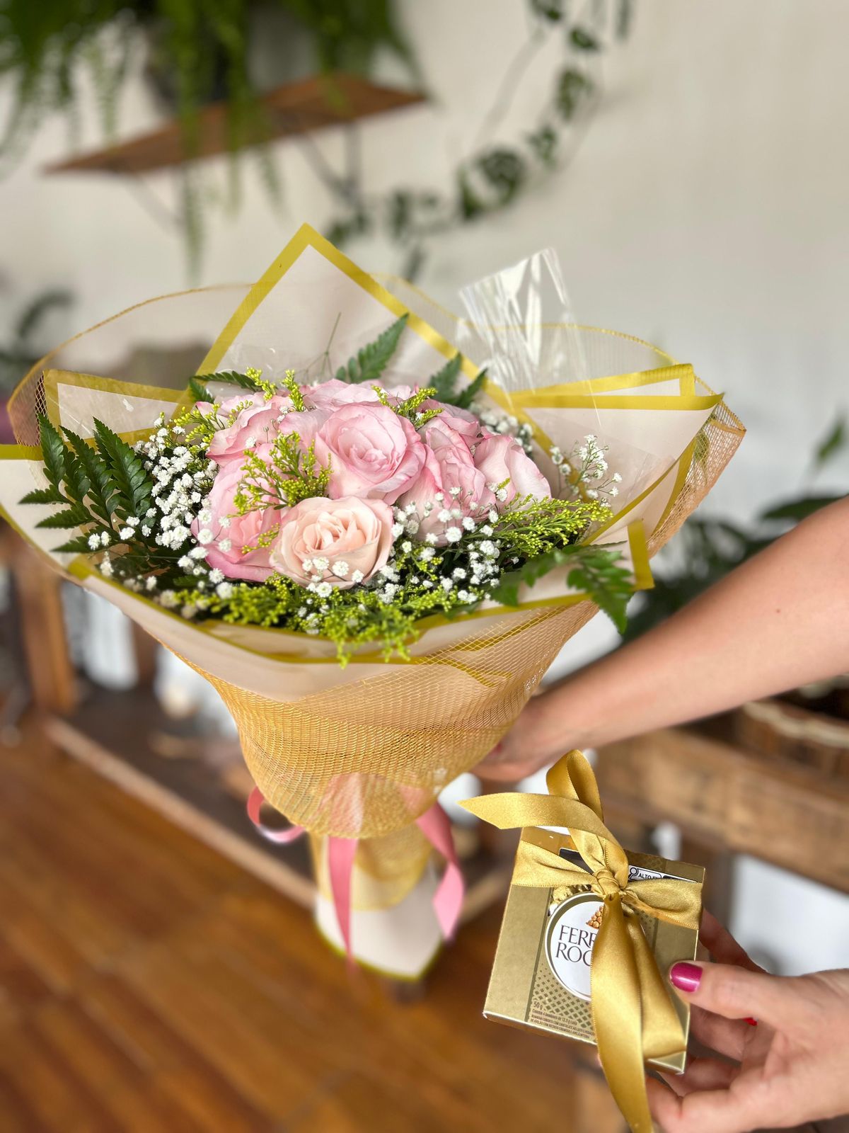 Buquê Romântico com Rosas e Ferrero Rocher