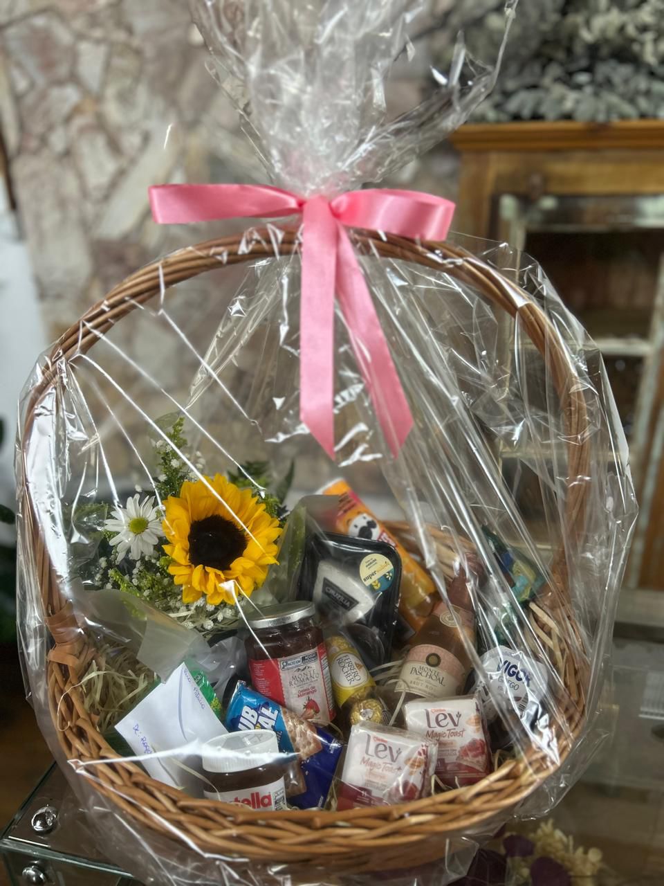 Cesta de Flores e Guloseimas