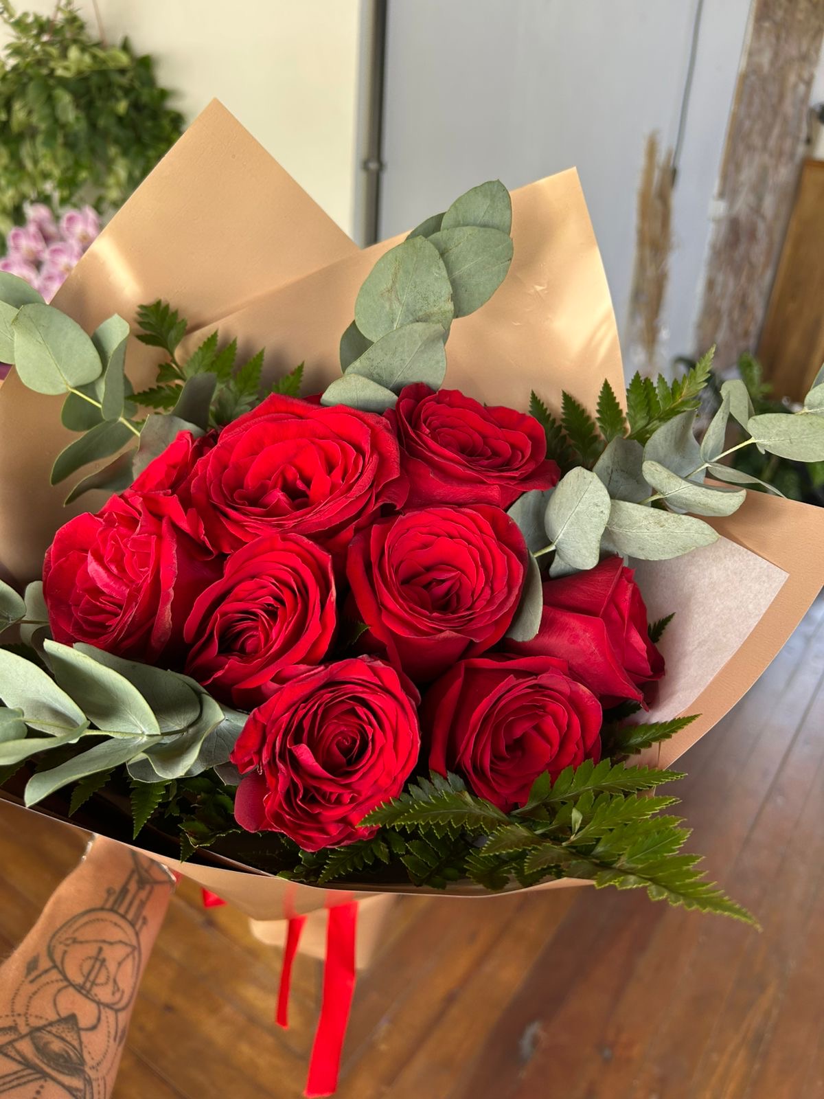 Buquê de Rosas Vermelhas com Eucalipto